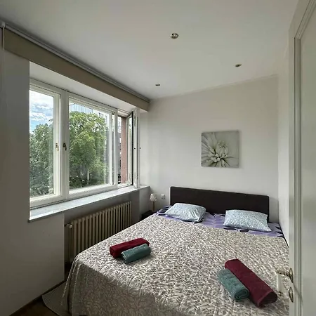 Center Bright For 3 People Reval